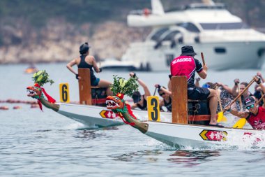 STANLEY-HONG KONG, 6 Haziran 2022: 3 Haziran 'da, Ejderha Tekne Yarışı ilk kez Stanley Main Beach' te yapıldı. COVID-19 salgınından sonra