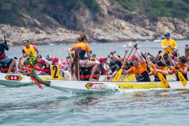 STANLEY-HONG KONG, 6 Haziran 2022: 3 Haziran 'da, Ejderha Tekne Yarışı ilk kez Stanley Main Beach' te yapıldı. COVID-19 salgınından sonra