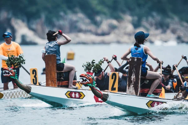 STANLEY-HONG KONG, 6 Haziran 2022: 3 Haziran 'da, Ejderha Tekne Yarışı ilk kez Stanley Main Beach' te yapıldı. COVID-19 salgınından sonra