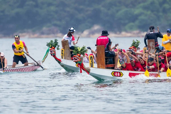 STANLEY-HONG KONG, 6 Haziran 2022: 3 Haziran 'da, Ejderha Tekne Yarışı ilk kez Stanley Main Beach' te yapıldı. COVID-19 salgınından sonra