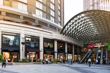 Şangay, Çin - Eylül 2019: HKRI Taikoo Hui Mall, Nanjing Yolu (Batı), Şangay, Çin