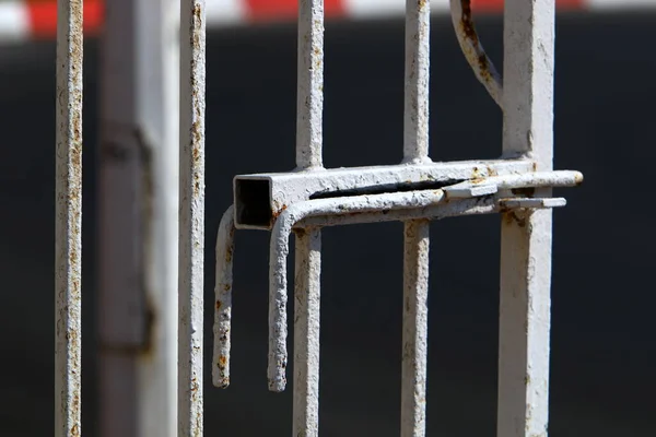 Lock Metal Fence Symbol Security Restrictions Freedom Selective Focus — Stock Photo, Image