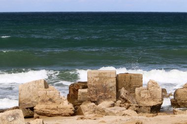 Akdeniz kıyılarındaki taşlar Kuzey İsrail 'de Nahariya sahilinde 