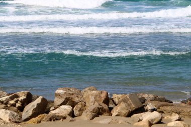 Akdeniz kıyılarındaki taşlar Kuzey İsrail 'de Nahariya sahilinde 