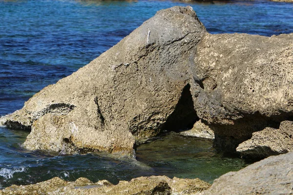 Altos Acantilados Piedras Las Orillas Del Mar Mediterráneo Norte Del —  Fotos de Stock