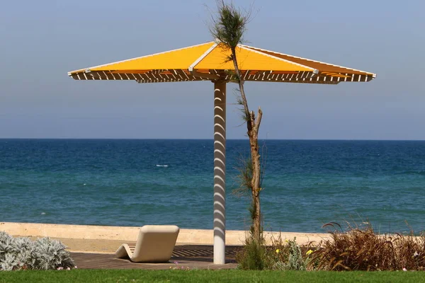 Canopy Protect Scorching Sun City Beach Mediterranean Sea Northern Israel — Stock Photo, Image