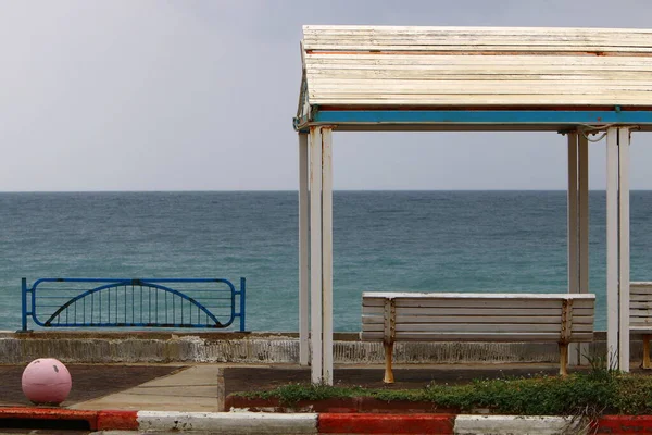 Навес Защиты Палящего Солнца Городском Пляже Средиземном Море Севере Израиля — стоковое фото