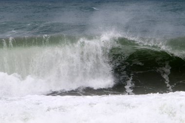 İsrail açıklarında Akdeniz 'de şiddetli bir fırtına var.. 