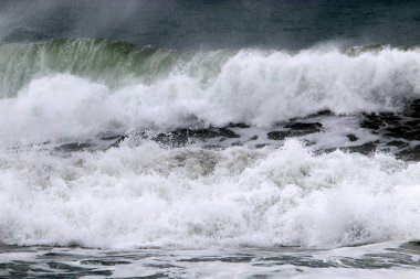 İsrail açıklarında Akdeniz 'de şiddetli bir fırtına var.. 