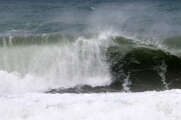 İsrail açıklarında Akdeniz 'de şiddetli bir fırtına var.. 