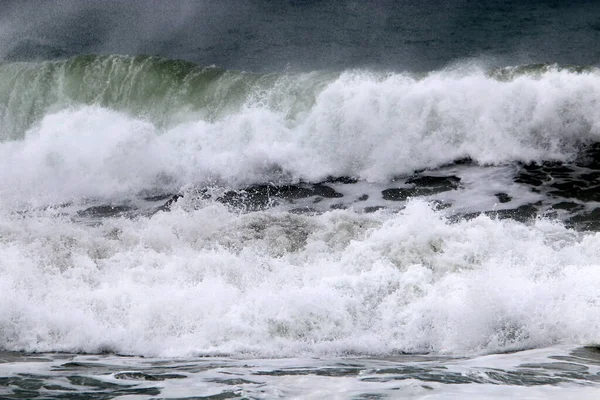 İsrail açıklarında Akdeniz 'de şiddetli bir fırtına var.. 