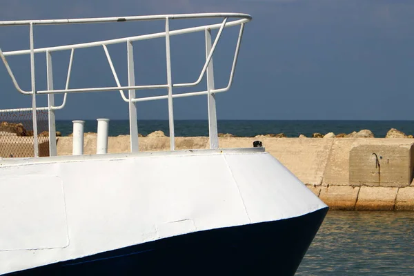 Σκάφη Και Θαλαμηγοί Ελλιμενίζονται Στο Λιμάνι Του Τελ Αβίβ Στη — Φωτογραφία Αρχείου