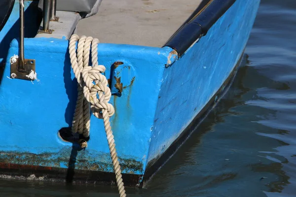 Σκάφη Και Θαλαμηγοί Ελλιμενίζονται Στο Λιμάνι Του Τελ Αβίβ Στη — Φωτογραφία Αρχείου