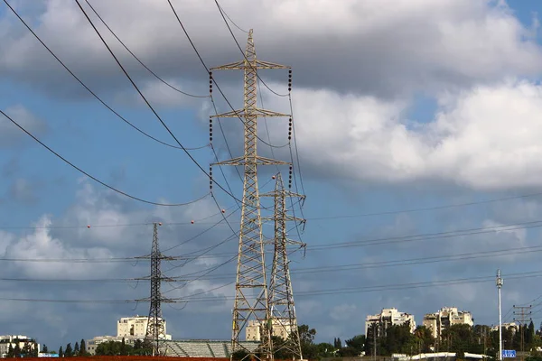 Elektrisk Stolpe Och Tråd Mot Den Blå Himlen Kraftledningar Israel — Stockfoto