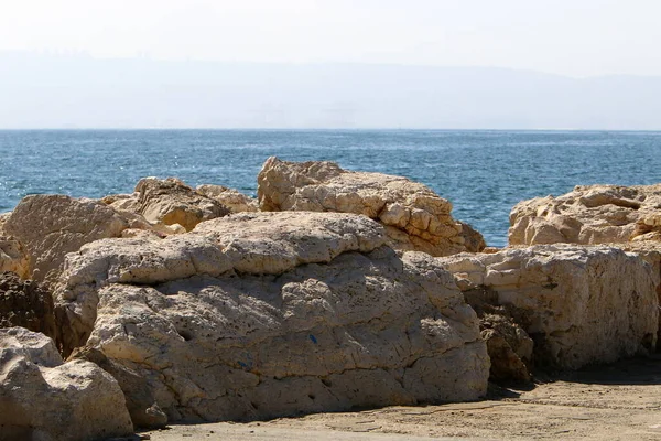 Duże Kamienie Parku Miejskim Nad Brzegiem Morza Śródziemnego Północnym Izraelu — Zdjęcie stockowe