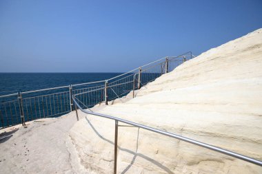 Akdeniz kıyısındaki Çit-çit 