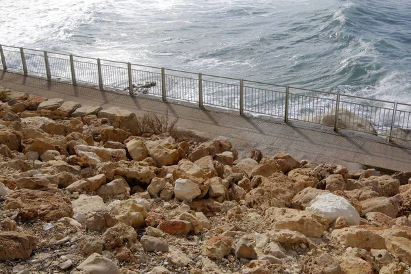 可俯瞰地中海的海滨护堤 — 图库照片