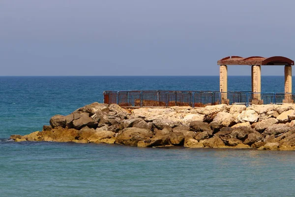 Breakwater Městské Pláži Pobřeží Středozemního Moře — Stock fotografie