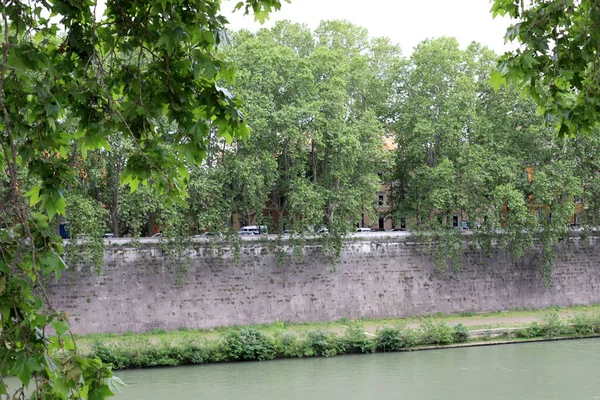 Bruggen Oevers Aan Rivier Tiber Rome Hoofdstad Van Italië — Stockfoto