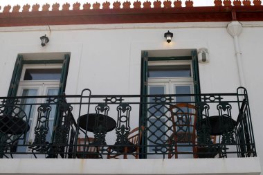      . İsrail 'deki konut inşaatının mimari bir detayı olarak balkon. 