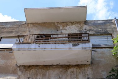      . İsrail 'deki konut inşaatının mimari bir detayı olarak balkon. 