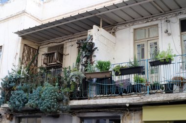      . İsrail 'deki konut inşaatının mimari bir detayı olarak balkon. 