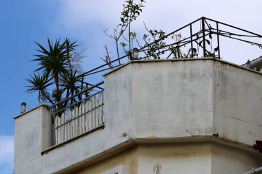      . İsrail 'deki konut inşaatının mimari bir detayı olarak balkon. 