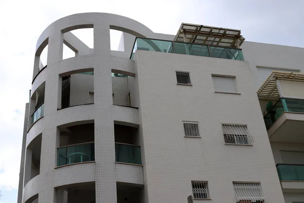 Balkon Jako Architektoniczny Szczegół Zabudowy Mieszkaniowej Izraelu — Zdjęcie stockowe