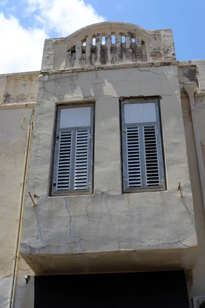      . İsrail 'deki konut inşaatının mimari bir detayı olarak balkon. 