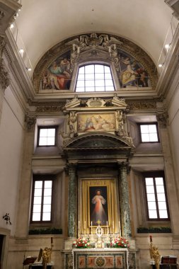 İtalya 'nın başkenti Roma' nın ebedi şehri olan kiliselerdeki altın duvar ve kubbeler. 