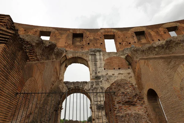 Das Kolosseum Oder Das Flavische Amphitheater Ist Ein Architektonisches Denkmal — Stockfoto