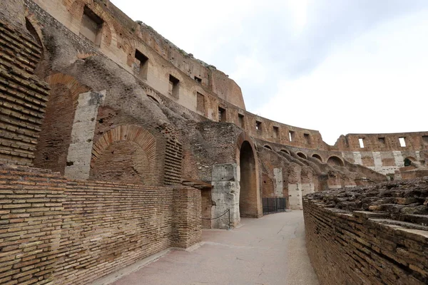 Coliseu Anfiteatro Flaviano Monumento Arquitetônico Roma Antiga — Fotografia de Stock