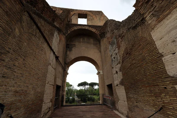 Coliseu Anfiteatro Flaviano Monumento Arquitetônico Roma Antiga — Fotografia de Stock