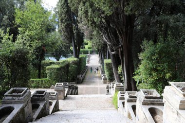 TIVOLI, ITALY, 09 . - 05. 2022: Villa d 'Este, Tivoli' de, Roma yakınlarında. Muhteşem Rönesans Sarayı. 