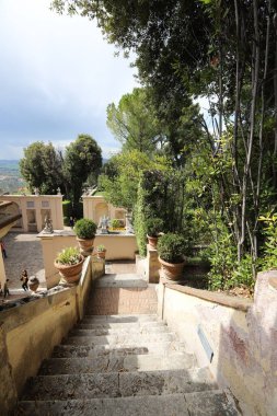 TIVOLI, ITALY, 09 . - 05. 2022: Villa d 'Este, Tivoli' de, Roma yakınlarında. Muhteşem Rönesans Sarayı. 