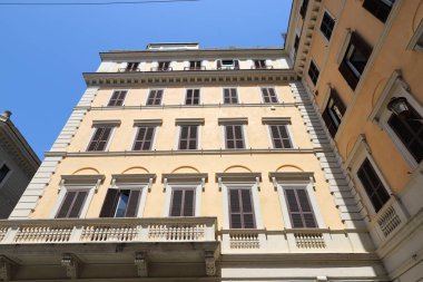 06 numara. - 05. 2022 yılı. Roma 'nın sonsuz şehrindeki binalar ve binalar sokaklardadır.. 