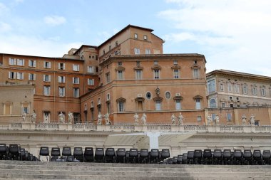 06 numara. - 05. 2022 yılı. Roma 'nın sonsuz şehrindeki binalar ve binalar sokaklardadır.. 