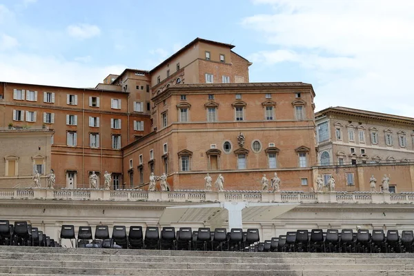 06 numara. - 05. 2022 yılı. Roma 'nın sonsuz şehrindeki binalar ve binalar sokaklardadır.. 