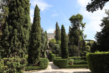 Tivoli, İtalya, 09 Mayıs 2022: Roma yakınlarındaki Tivoli 'de bulunan Villa d' Este 'nin Dış İşleri. Muhteşem Rönesans Sarayı. Tarihi Eserler ve UNESCO Dünya Mirası Alanı 