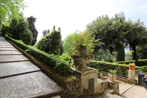 Tivoli, İtalya, 09 Mayıs 2022: Roma yakınlarındaki Tivoli 'de bulunan Villa d' Este 'nin Dış İşleri. Muhteşem Rönesans Sarayı. Tarihi Eserler ve UNESCO Dünya Mirası Alanı 