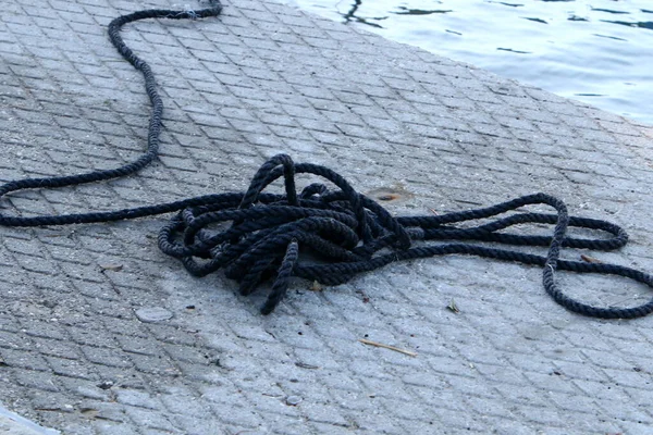 Cuerda Puerto Costa Mediterránea Para Amarre Embarcaciones Yates — Foto de Stock