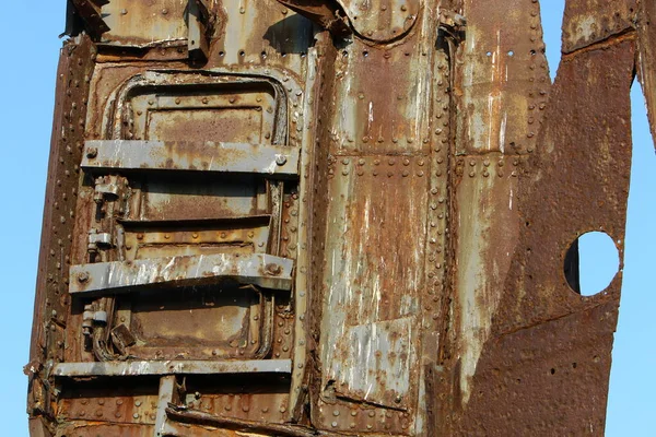 古いと錆びた金属製品や構造物の断片 古く錆びた鉄の質感 — ストック写真