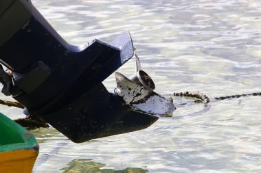 Motorlu teknenin pervanesi. 