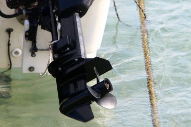 Motorlu teknenin pervanesi. 