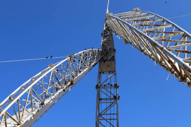 17 Haziran 2022. İsrail 'in kuzeyindeki Nahariya şehrindeki sette yüksek bir yelken açıldı.. 