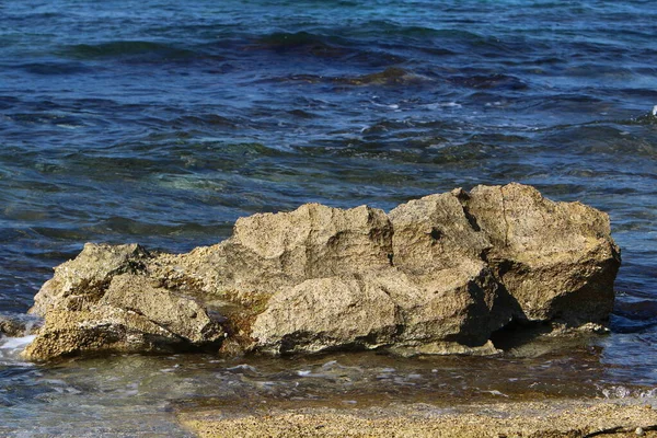 Μεγάλες Πέτρες Στην Ακτή Της Μεσογείου — Φωτογραφία Αρχείου