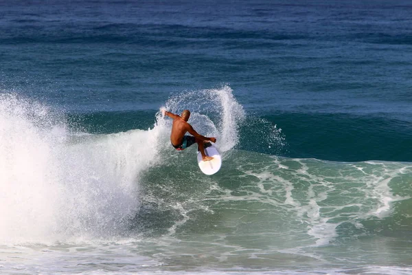 Surfing High Waves Mediterranean — Fotografia de Stock