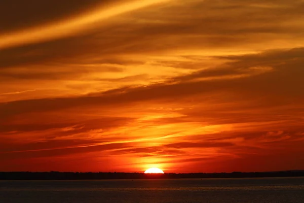 Sun Sets Horizon Freshwater Lake Northern Canada — Stock Photo, Image