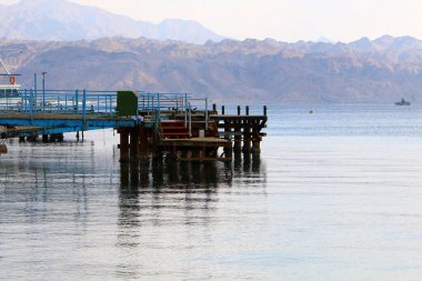 Tekne ve yatlar için kıyıdaki rıhtım.. 