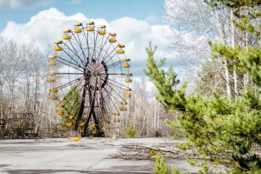 Pripyat lunaparkındaki dönme dolap Chornobyl.